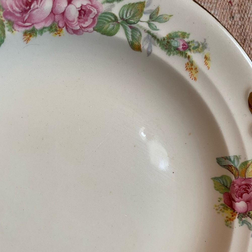 💝 Crown Potteries Co. Small 7-inch Vintage Plate with Rose Pattern - Picture 5 of 9
